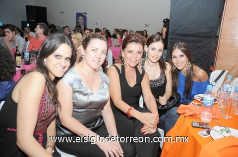 22082010 Mica de Hinojosa, Marcela Cueto, Rosaura Hinojosa, Bety de Campos, Susy Pérez, Chepis de Pérez y Raúl Pérez.