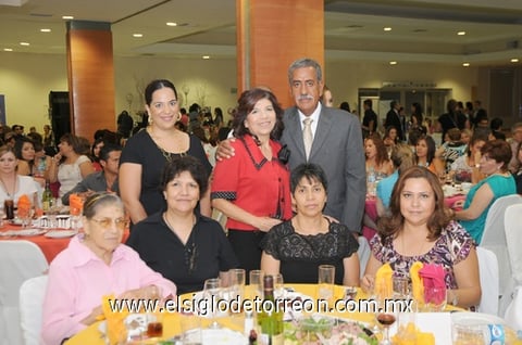 22082010 Pilar Morales, Susana Dingler, Claudia Morales, Elisa Morales, Karla Gómez, Ángel Morales, Corina Orozco, Carolina Salas, Margarita Cruz y Carlos Caballero.