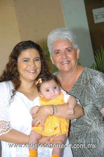 23082010 Conchita Quintero de González, Claudia González de Marín y Claudia Marín González.