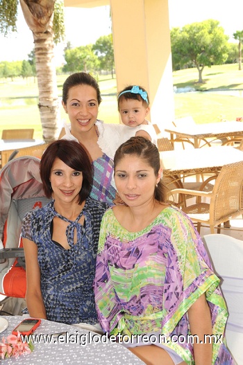 23082010 Mariana Bojórquez, Carla Sosa, María Esguerra y bebita.