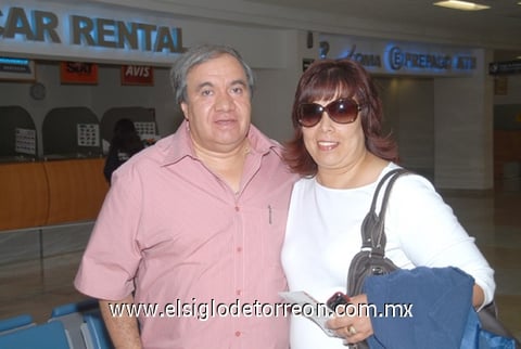 23082010 París. Pedro Rivera y su esposa emprendieron un viaje por Francia.