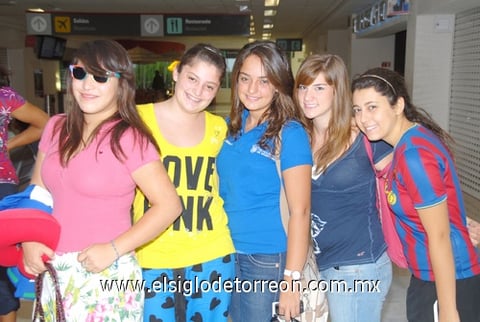 23082010 Inglaterra. Rebeca Batarse, Sofía García, Marifer Díaz, Ana Patricia Díaz y Mariana Mendoza.