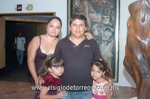 24082010 Juan, Hannia, Ximena y Alejandra. EL SIGLO DE TORREÓN/ JESÚS HERNÁNDEZ