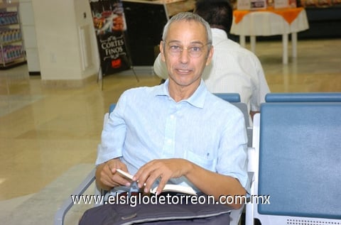 24082010 Ciudad de México. Jaime Hinojosa partió a un viaje a CONACULTA.
