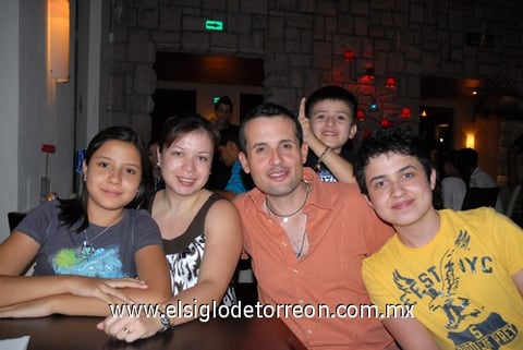 25082010 Familia Núñez.  EL SIGLO DE TORREÓN/ CRISTINA CARRILLO