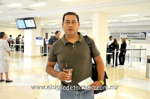 25082010 San Salvador. José Maya viajó por cuestión de negocios.