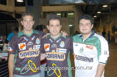 26082010 Ale Fernández, Ricardo Marcos y Gerardo Madinaveitia.