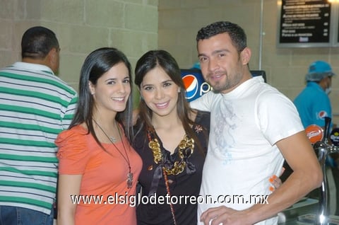 26082010 Isabel, Katia y 'GC'.