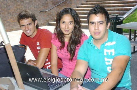 26082010 Jorge Zarate, Sofía López y Ray Brizuela.