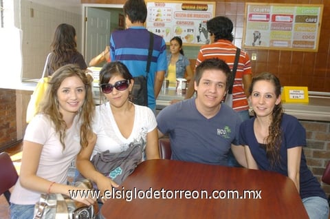 26082010 Mary Chuy Rodríguez, Fanny Sotomayor, Mario Ramírez y Karla Silva.