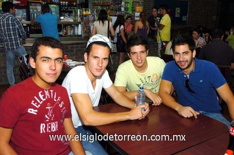27082010 Memo Jiménez, Ale de la Fuente, Anahí Valdez, Valeria Facio y Alejandra Pérez.