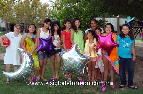 27082010 Ana, Sofía, Claudia, Sandra, Marifer, Arely, Adriana, Katia, Zahorí y Frida acompañaron en su fiesta a Jennifer Ruelas.