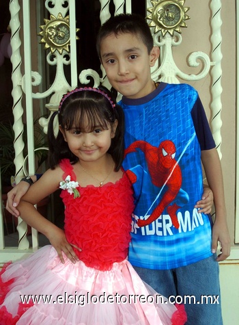 27082010 Alma de los Ángeles y su hermano Osvaldo Alejandro Espinoza Chávez.