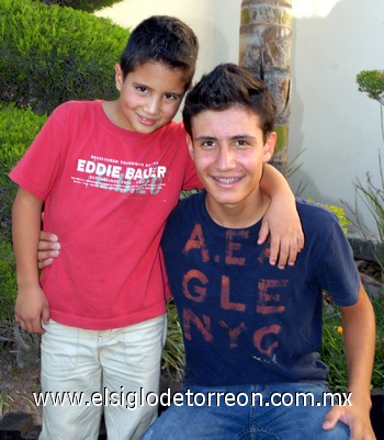 27082010 Eduardo y Daniel fueron captados por la lente de El Siglo en reciente acontecimiento social.