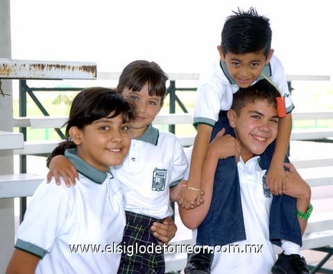 27082010 Mariana Marroquín, Luisa Cervantes, Santiago Cadena y Jerson Sotomayor.