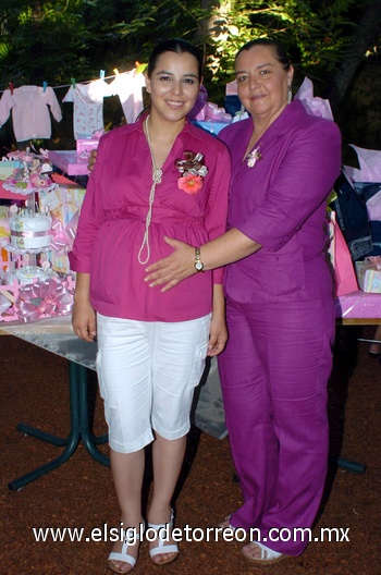 28082010 Gloria Meredith Ramos junto a su mamá la señora Gloria Ramos de la Rosa.  EL SIGLO DE TORREÓN
