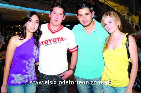29082010 Gaby, Alfredo, Rafa y Adri.