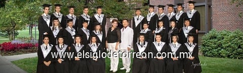 29082010 Director Salvador I. Lares Madrid, Subdirectora Julia Leticia Medellín Aguilera, acompañados de alumnos graduados de la octava generación de Diplomado en Traducción Simultánea y tercera generación de la carrera Profesional Técnica, mismos que presentaron su examen profesional de manera satisfactoria.