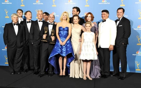 La serie dramática Mad Men, ambientada en los años sesenta y que trata el mundo de la publicidad, logró por tercer año consecutivo llevarse el galardón en dicha categoría.