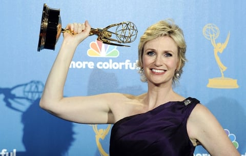 La actriz Jane Lynch fue premiada en la categoría actriz de apoyo en series comedia por su papel en 'Glee'.