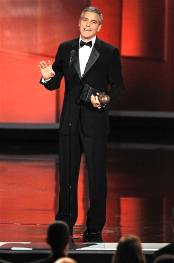 George Clooney fue reconocido por su labor en el teletón Hope For Haití.