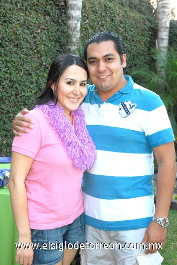 Elisa Esparza fue homenajeada, esta vez junto con su prometido.