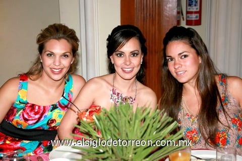 Carla Romo, Rosana Celayo y Ana Gabriela.