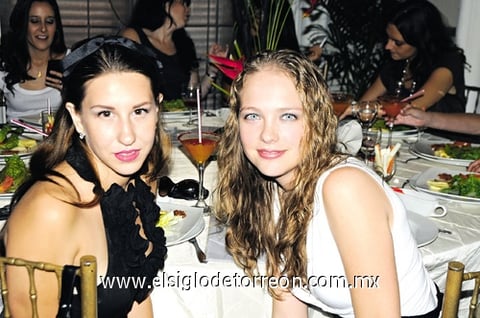 Mónica y Pamela.
