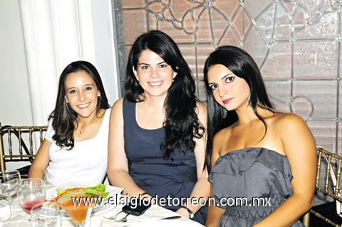 Bárbara, Marcela y María. Perla Villarreal, Geovana Valdez, Roxana López y Karime Jalife.