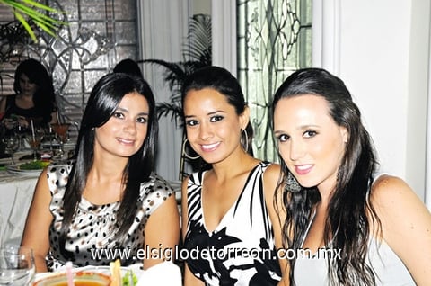 Tanya, Nayeli y Valeria.