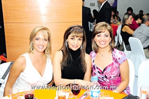 Bety de Martínez, Rocío Jaidar y Nury de Ramos.