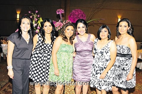 Claudia, Mary Paz, Mary Carmen, Elisa, Ana y Cecilia.