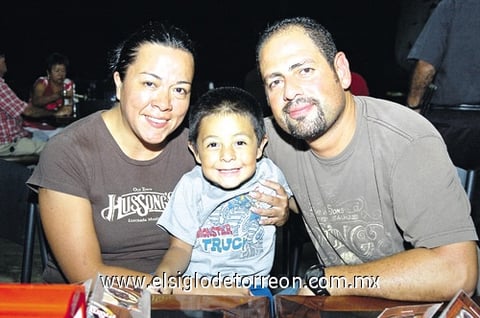 31082010 Anel Gama, Alan y Alfonso Briones.