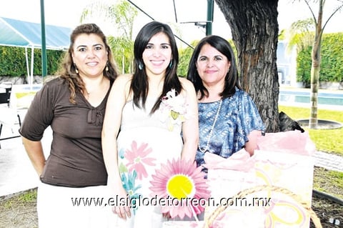 31082010  José Antonio Ramírez, Ana Ramírez, Rebeca de Ramírez y Gabriel Banda, en reciente evento.