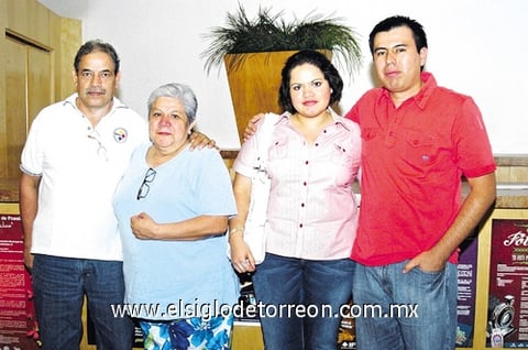 31082010 Paloma Saavedra López durante su fiesta de canastilla, ofrecida por Irene López y Diana López.