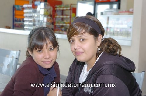 01092010 Lucía Saldaña y Ángel García.