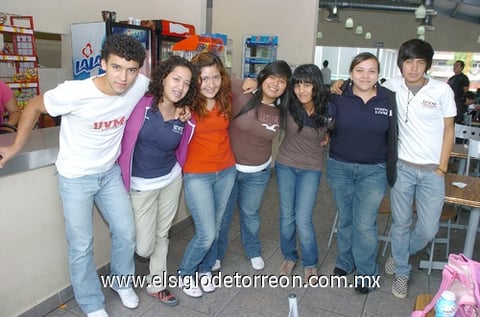 01092010 Antonio Murra, Tamara Solís, Isamar Montecinos, Alesandra Díaz, Marcela Reyes, Érika Martínez y Ernesto Bertaud.