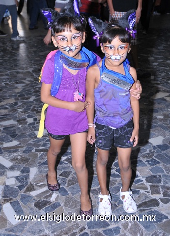 01092010 Britany y Yamile Balderas Escajeda.