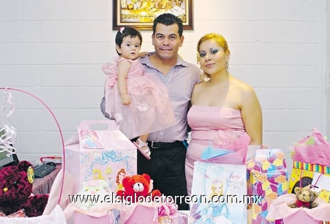 01092010 María Fernanda Garduño Nájera fue festejada por sus papás Judith Nájera y Fernando Garduño por su primer año de vida.