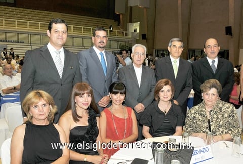 02092010 Patricia, Maribel, Anabel, Nury, Astrid, Eduardo, Alfredo, señor Obispo José Guadalupe, Eduardo y Roberto.