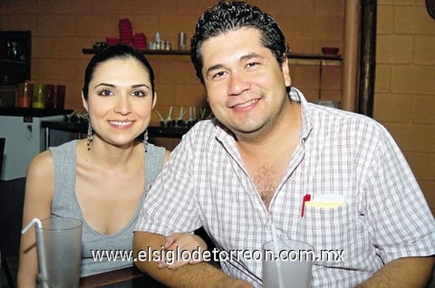 02092010 Lupita y Jesús González.