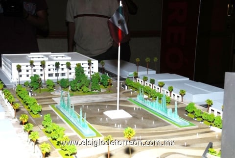 Se proporcionaron datos históricos relacionados con las presidencias 'itinerantes'' y cómo 'luego de 117 años la visión integradora y social del gobernador Moreira y del alcalde Olmos, lograron el espacio digno para una Plaza Cívica''.