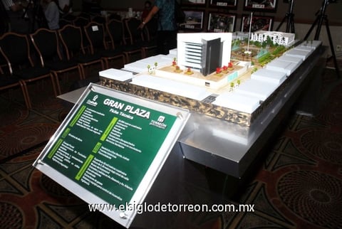 El gobernador Humberto Moreira presentó el proyecto arquitectónico integral de la Gran Plaza y la nueva Presidencia Municipal de Torreón.
