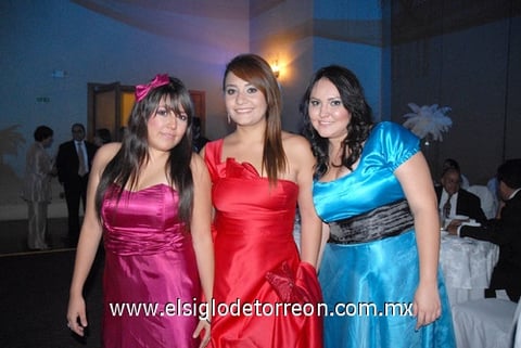 04092010 Ana María Montenegro, Jéssika Vargas y Tere  García.
