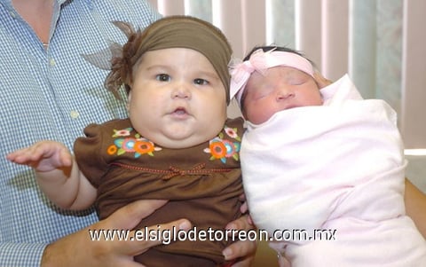 04092010 Natalia nació el cuatro de agosto y fue captada con su mamá Claudia.