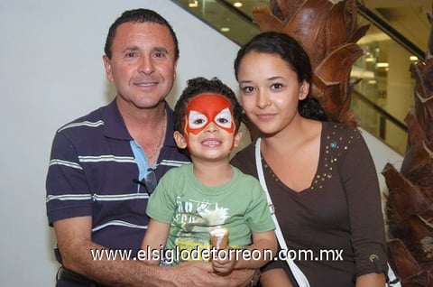 04092010 Luis Roberto, Anahí y José Roberto.