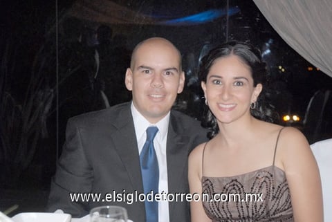 04092010 Alejandro Aguilar y Wenndy. EL SIGLO DE TORREÓN / CRISTINA CARRILLO
