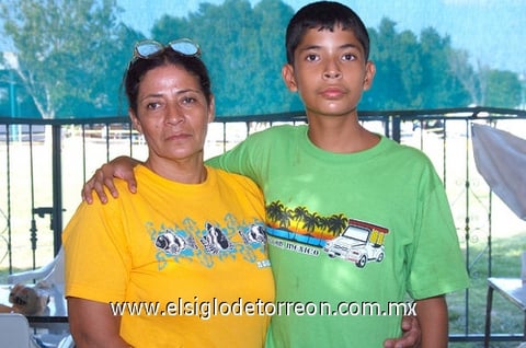 04092010 Érika García de Guzmán y Jesús Guzmán.  EL SIGLO DE TORREÓN