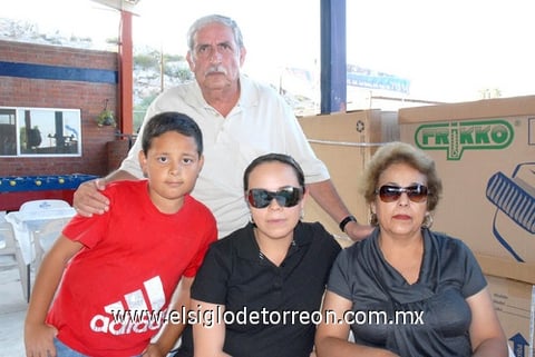 04092010 Juana María Vázquez, Socorro López Robles e Itzel Hernández.