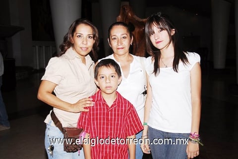 04092010 Maty Rodríguez, Matilde Ramírez, Fabio Favela y Fabiola Reyes.